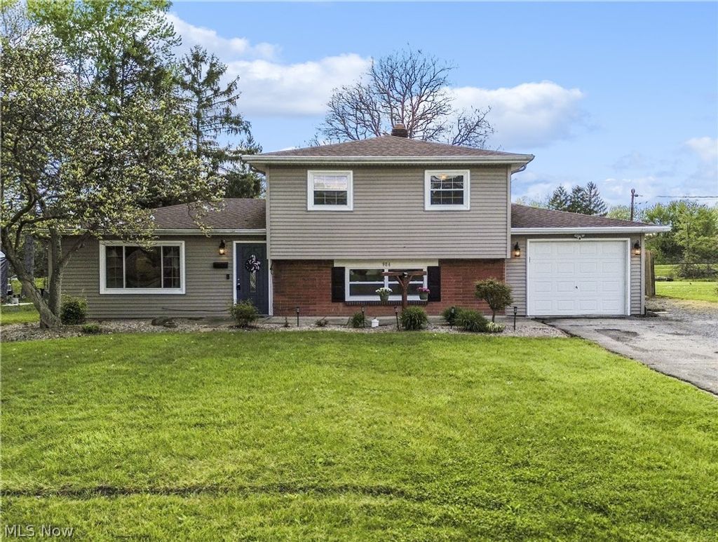 Photo of 986 Keefer Road, Girard, OH 44420 (MLS # 5206572)