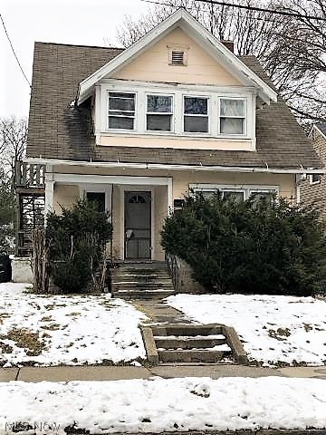 North Hill property has been converted to a 2 Bedroom Duplex. Kitchen has newer Oak cabinets, counter, stainless steel sink, and ceramic flooring. Foyer entry with coat closet, living room and dining room. Bathroom has ceramic floor, and newer vanity. Both units have access to basement. The roof (1999) and some windows were replaced in 2001. This is a top-bottom duplex. Top is rented for $680/Monthly and bottom is rented for $650/Monthly. The top unit features 2 bedrooms, a full bath, kitchen and living room.