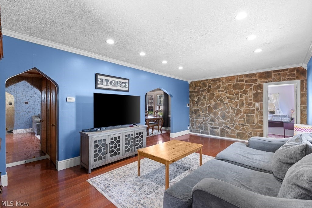 3813 Collins Way