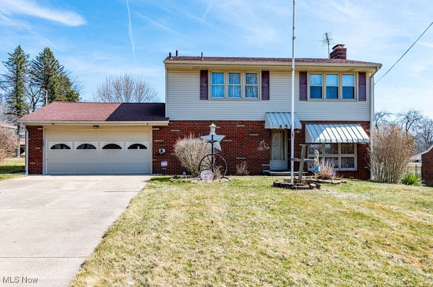 Move right into this 2 story home in sought after neighborhood in Campbell. A large living room with fireplace awaits as you enter
through front door. Dining room with sliding door the leads to screened sun room is perfect for entertaining. Kitchen includes wood
cabinetry, stainless steel stove, refrigerator and microwave. Half bath completes the first floor. The second floor boasts open staircase, 3 large bedrooms with oversized closets and hardwood floors. Completing the 2nd floor is the full bath with shower/tub combination. Lower level features spacious carpeted Recreation room. Lower level also has toilet, shower and sink. Laundry room completes the lower level. Additional highlights include attached two car garage, shed and security system. Call today to schedule your private showing.