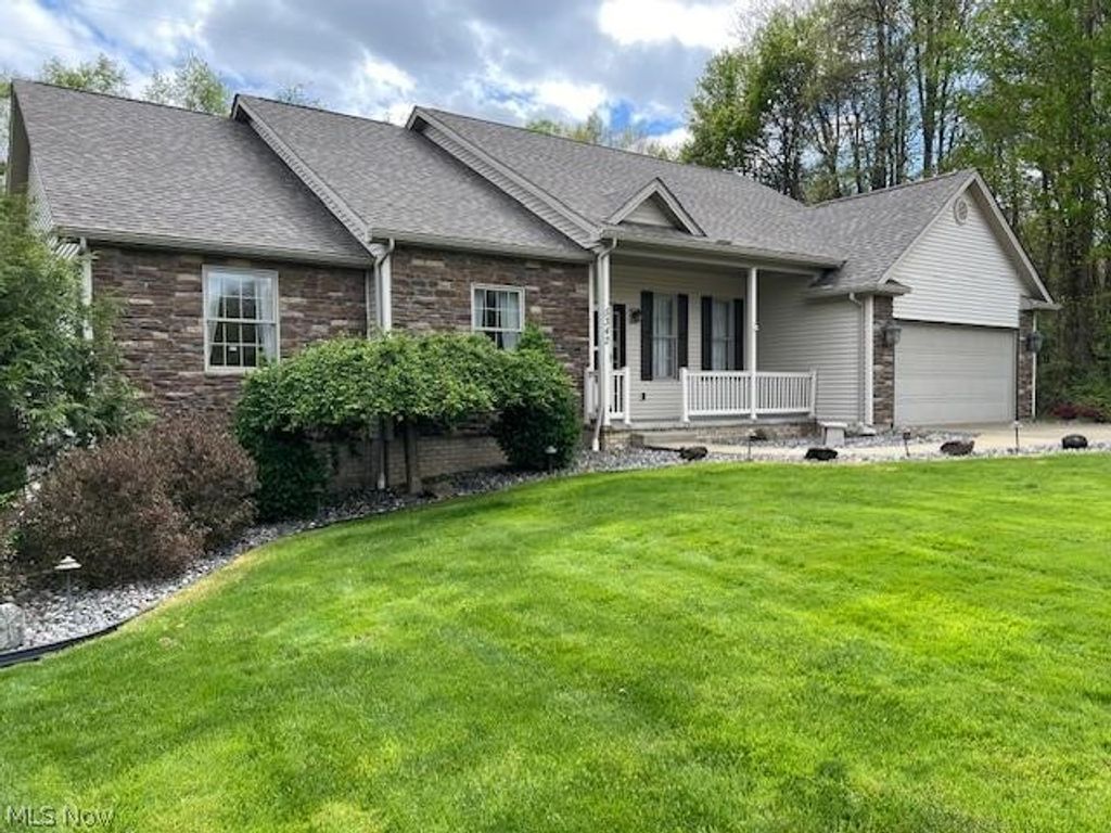 Photo of 5342 Clingan Trails Boulevard, Struthers, OH 44471 (MLS # 5205870)
