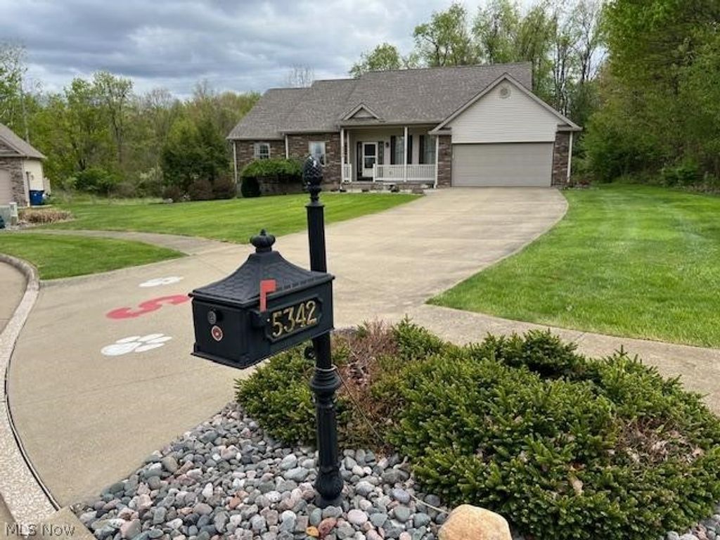 Photo of 5342 Clingan Trails Boulevard, Struthers, OH 44471 (MLS # 5205870)