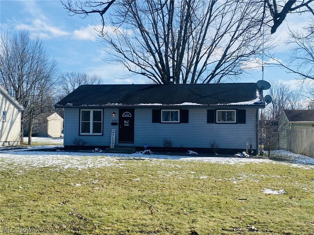 Photo of 1737 Halbert Drive, Youngstown, OH 44514 (MLS # 5188987)