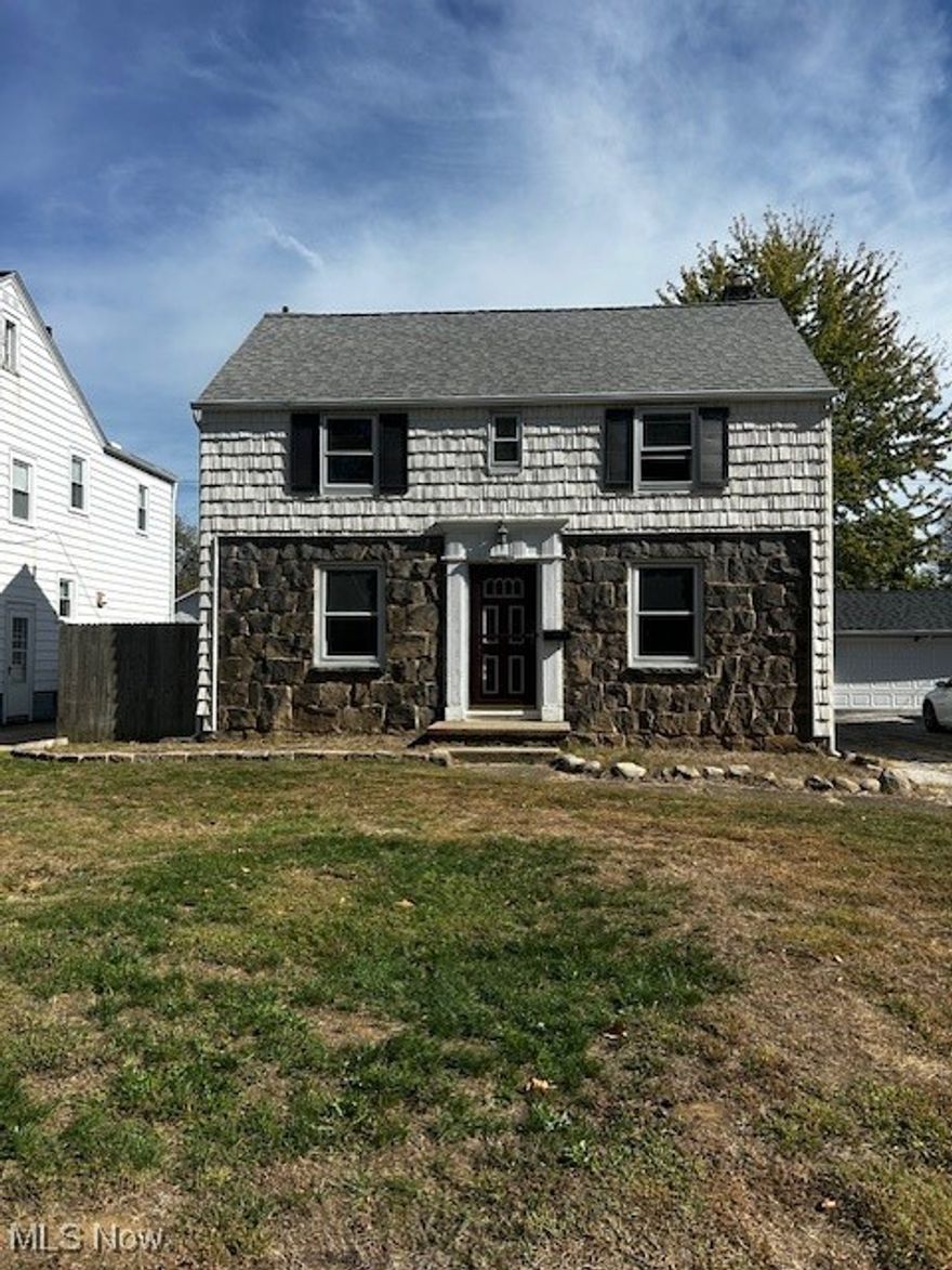 Great fixer upper opportunity in a fantastic neighborhood in Cuyahoga Falls. The home has 3 nicely sized bedrooms, 1 bath, and a brand new garage. The interior is ready for your improvements to bring the home back to life.
