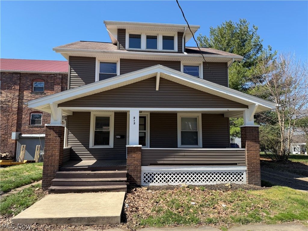 Photo of 217 2nd Street NE, Massillon, OH 44646 (MLS # 5195326)