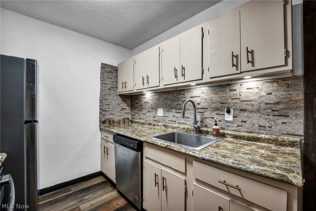 Misty Lake Vlg/Mdws Ph Condos - Residential