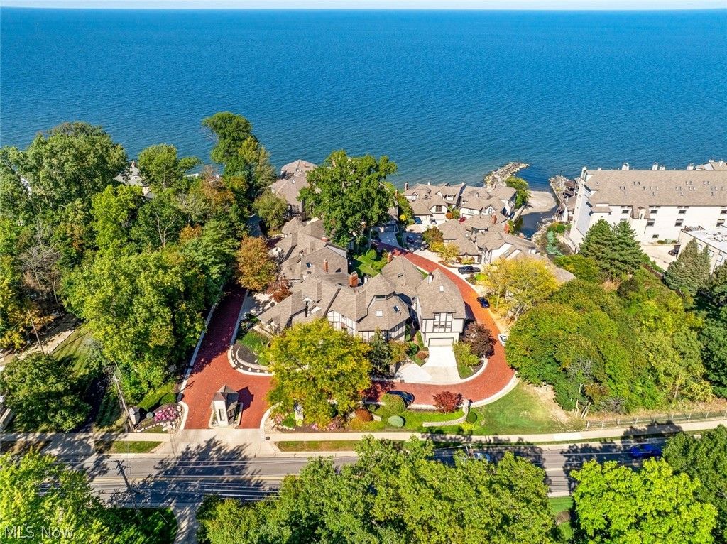 Photo of 421 Darbys Run, Bay Village, OH 44140 (MLS # 5190812)