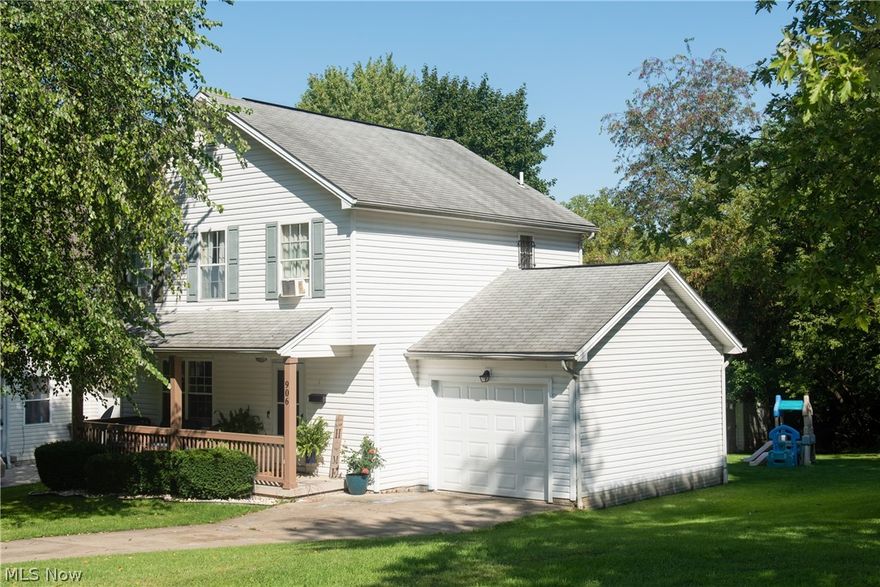 Welcome to this spacious and comfortable home, 
built-in 2001 and sitting in a corner lot. This home offers three bedrooms, two of them with a walk-in closet, 1.5 bathrooms, half bath situated on the main level for privacy and convenience, open concept Living and dining area with plenty of cabinets and storage. A finished basement with block windows for extra living space. 2020 furnace and so much more to offer.