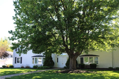 Condo For Sale - 4 Meadowlawn Dr #4<br/> Mentor, OH 44060