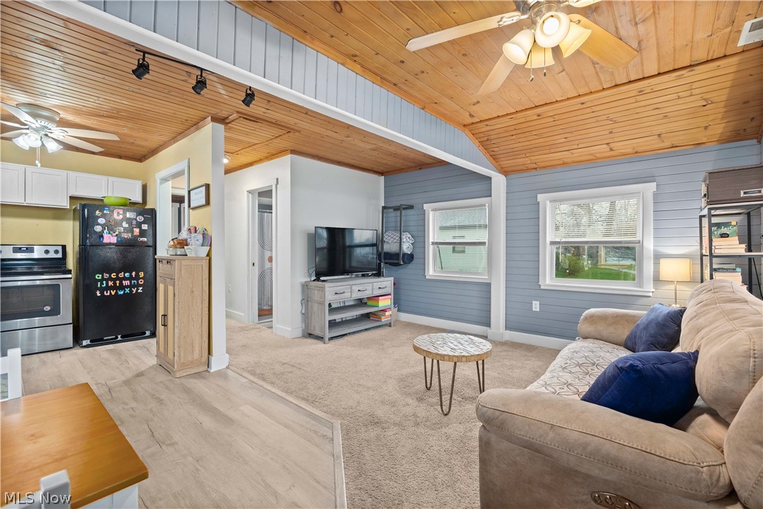 4556 Hawthorne Avenue