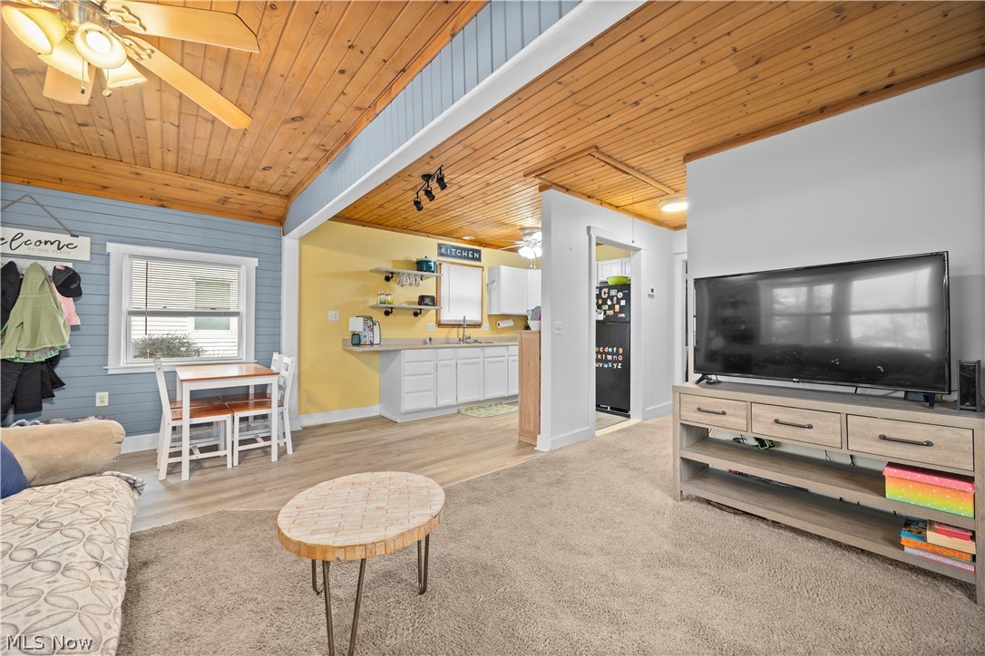 4556 Hawthorne Avenue