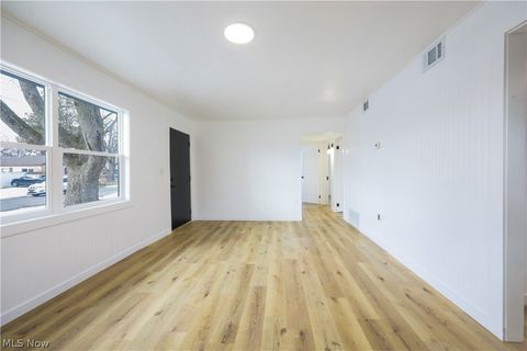 Tiny photo for 2102 Endrow Avenue NE, Canton, OH 44705 (MLS # 5187810)