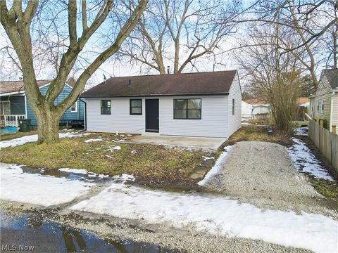 Tiny photo for 2102 Endrow Avenue NE, Canton, OH 44705 (MLS # 5187810)