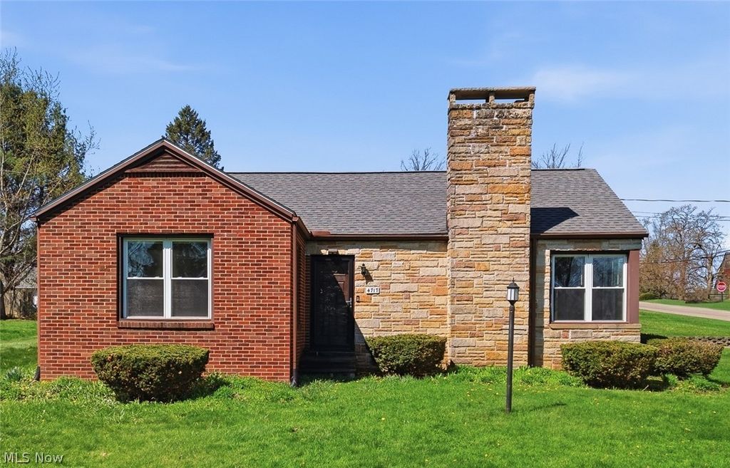 Photo of 4717 Grandview Avenue NE, Canton, OH 44705 (MLS # 5198569)