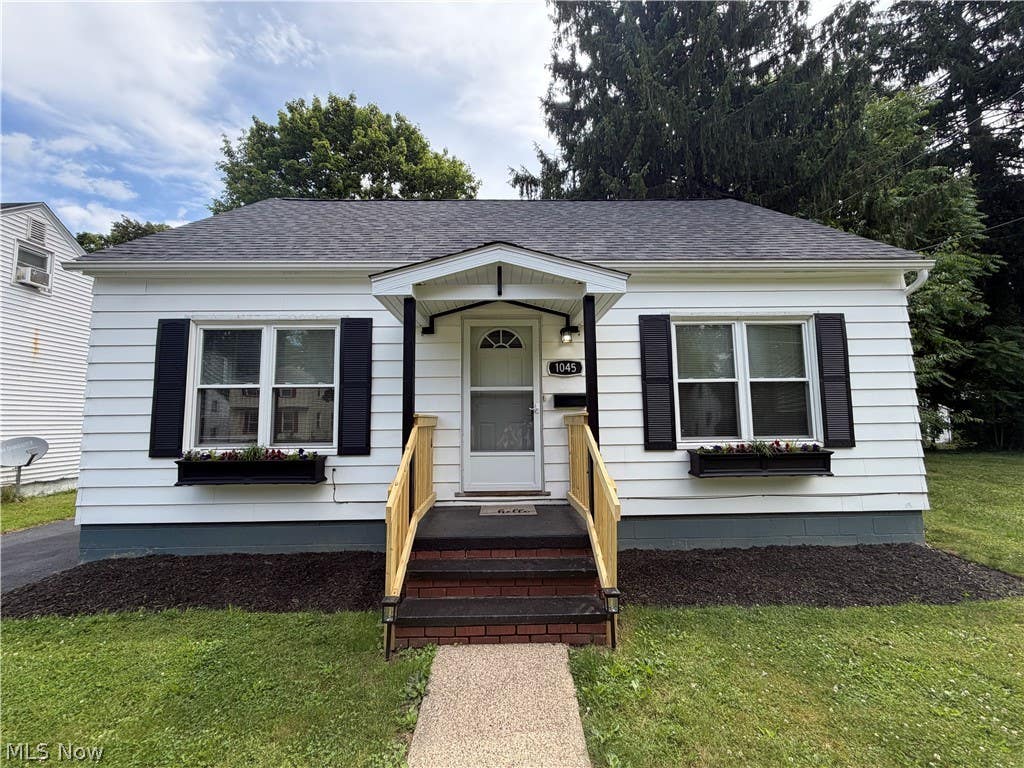 Photo of 1045 Nome Avenue, Akron, OH 44320 (MLS # 5222588)