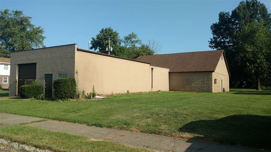 Warehouse Building & 5 Vacant Lots - Convenient Downtown Location - Stark Co. – Canton City – ABSOLUTE AUCTION, all sells to the highest bidder on location: FRIDAY – SEPTEMBER 28, 2018 – 12:00 PM. Real estate features a nice adaptable concrete building w/4,054 SF. Building has 2 overhead garage doors (1) 8’ door & (1) 10’, man door, office, and restroom. 3-phase electric, overhead heat, and gas FA furnace. Additional 5 vacant adjoining city lots, perfect for parking. Convenient location! Public utilities. Parcel #242526, #226096, #220640, #200289, #244379, and #230419. Half year taxes are $735.03. TERMS ON REAL ESTATE: 20% down auction day, balance due at closing. A 10% buyer’s premium will be added to the highest bid to establish the purchase price, which goes to the seller. Any desired inspections must be made prior to bidding. All information contained herein was derived from sources believed to be correct. Information is believed to be accurate but not guaranteed.
