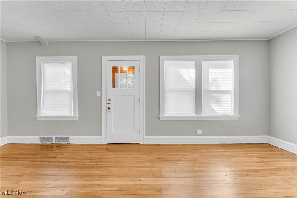 Photo of 4002 Maplecrest Avenue, Parma, OH 44134 (MLS # 5164313)
