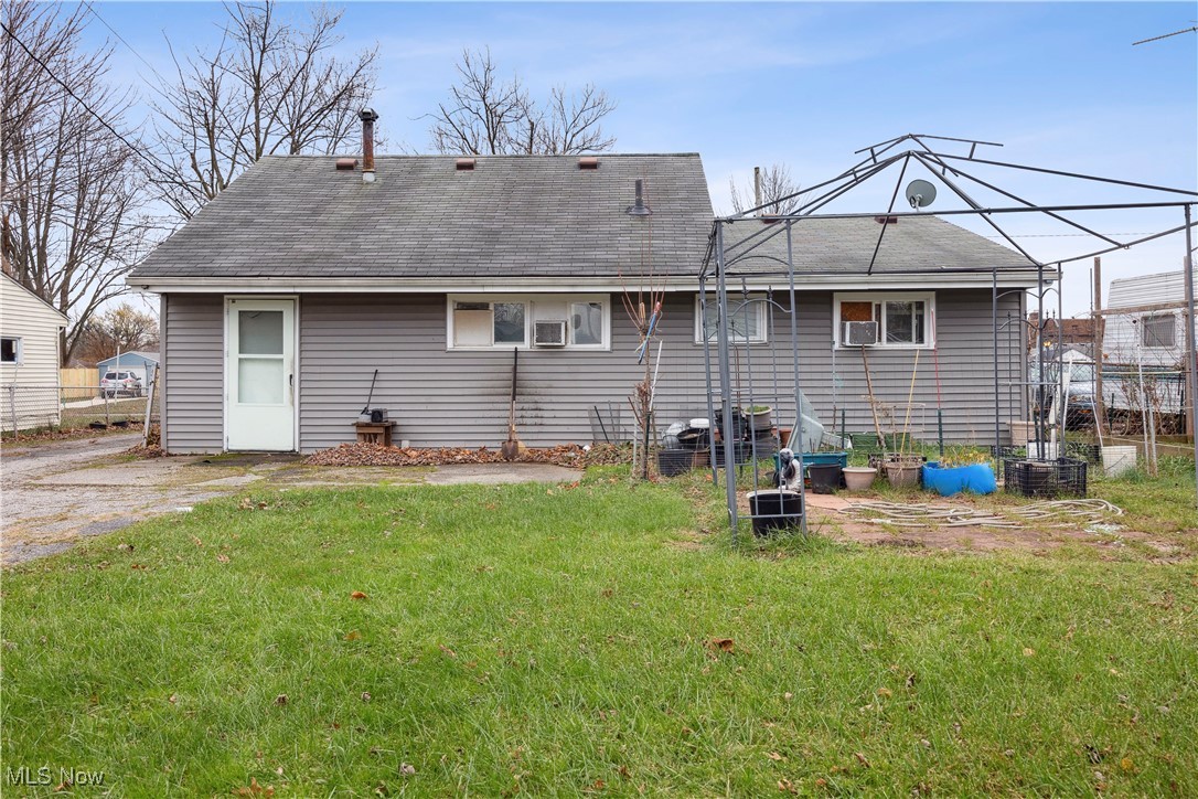 538 Bell Avenue, Elyria, Ohio image 4