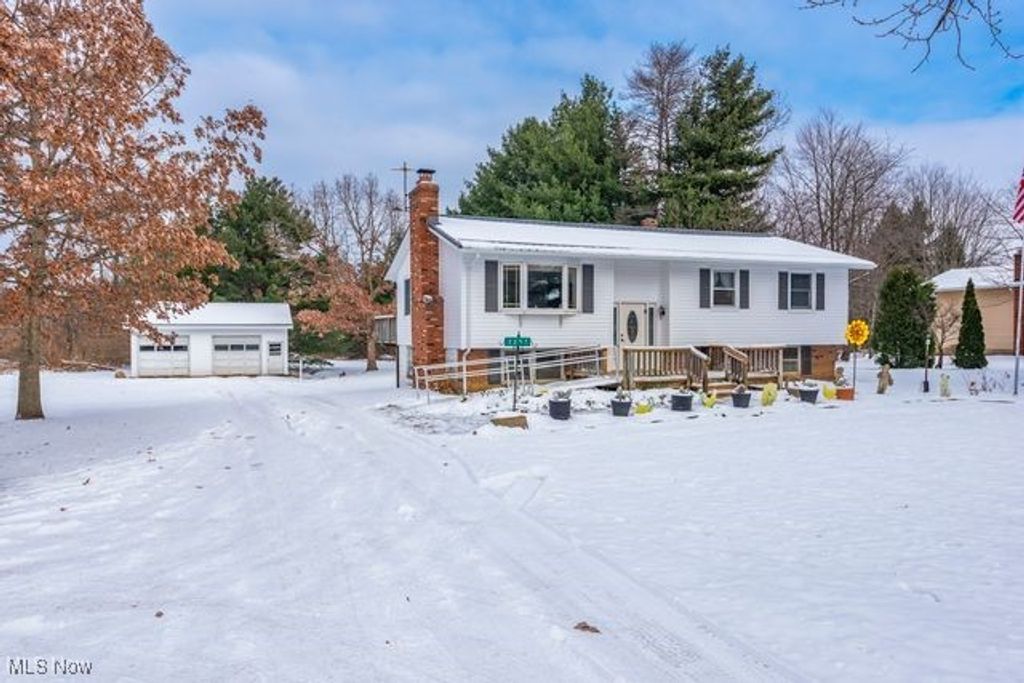 Photo of 2257 Center Road, Hinckley, OH 44233 (MLS # 5175989)