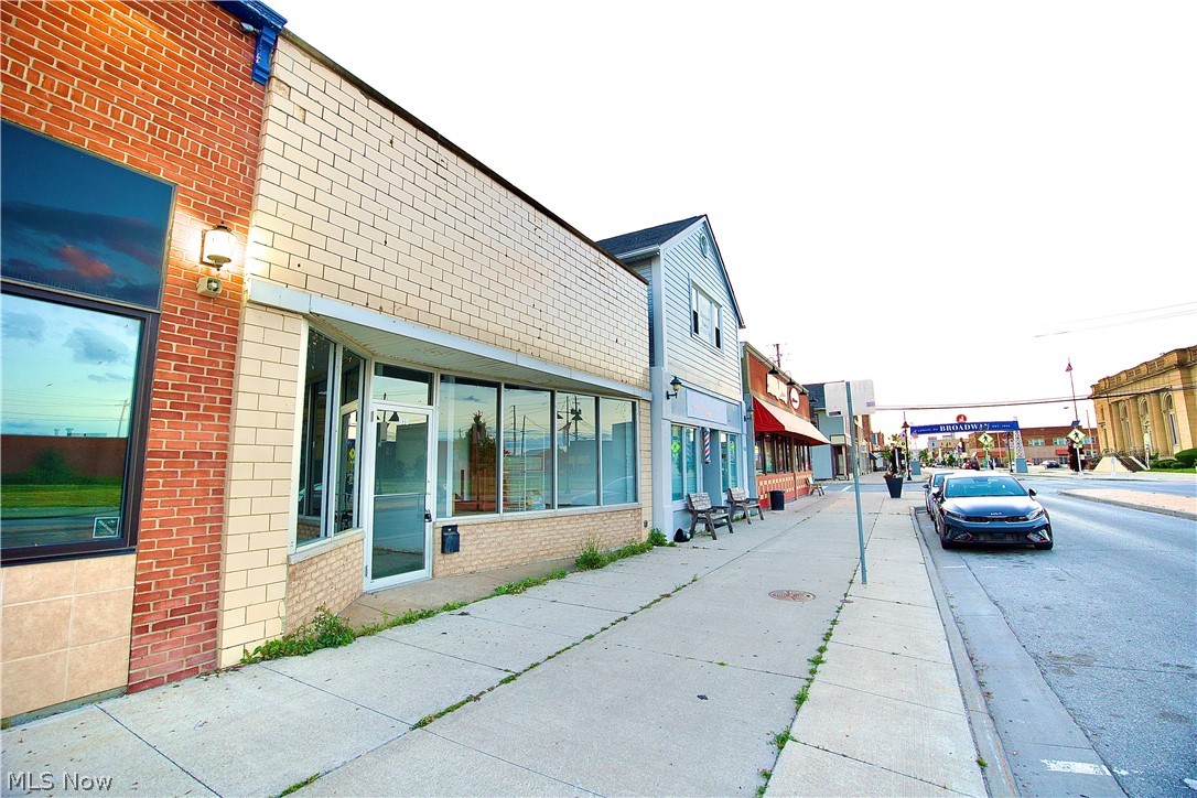 916 Broadway