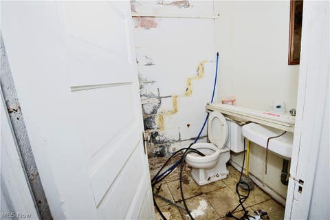 Tiny photo for 916 Broadway, Lorain, OH 44052 (MLS # 5217989)