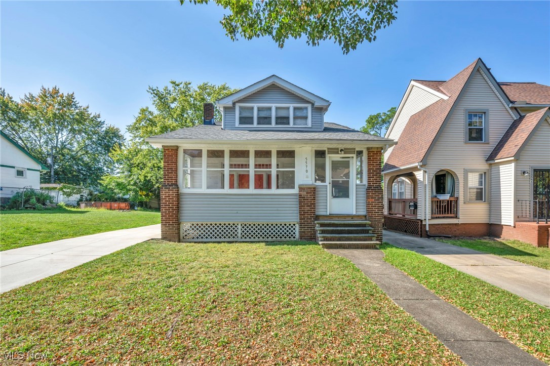 Welcome to your new home! This beautifully updated 3-bedroom, 2-bath single-family home in the heart of Maple Heights offers modern living with timeless charm. Step inside to find a spacious living area filled with natural light, an updated kitchen featuring sleek countertops and newer appliances, and two full baths designed with stylish finishes.
Enjoy the comfort of central air, fresh flooring, and neutral paint throughout—making it truly move-in ready. Outside, you’ll find a private backyard perfect for gatherings or relaxing evenings. Conveniently located near shopping, schools, and quick highway access, this home combines comfort and convenience.