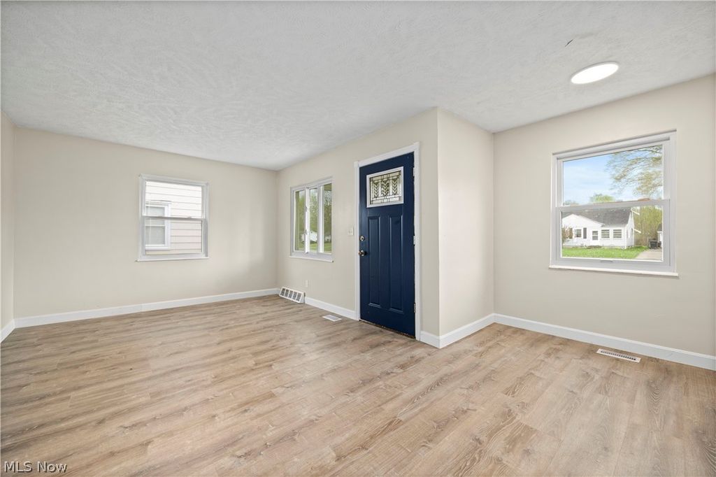 Photo of 624 Eastern Heights Boulevard, Elyria, OH 44035 (MLS # 5202618)