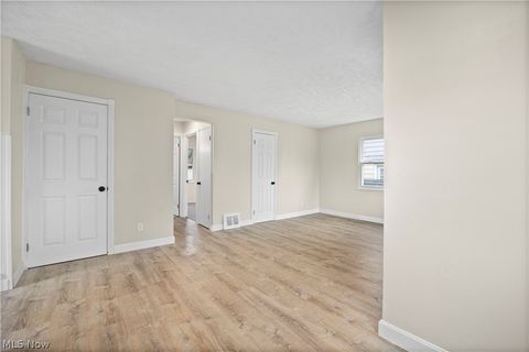 Tiny photo for 624 Eastern Heights Boulevard, Elyria, OH 44035 (MLS # 5202618)