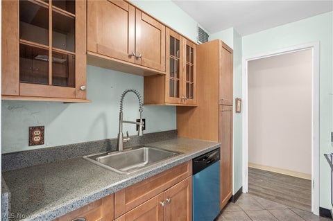Tiny photo for 11850 Edgewater Drive #110, Lakewood, OH 44107 (MLS # 5221386)