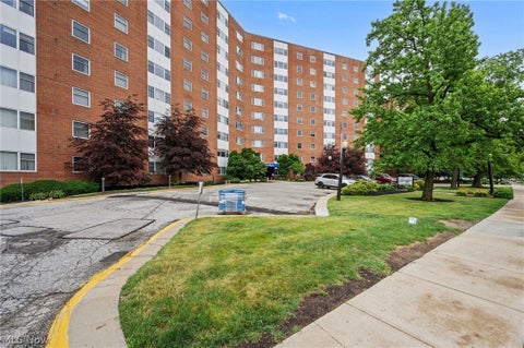 Tiny photo for 11850 Edgewater Drive #110, Lakewood, OH 44107 (MLS # 5221386)