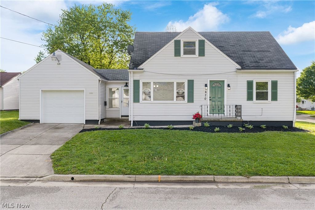 Photo of 670 Davis Street, Akron, OH 44310 (MLS # 5208683)