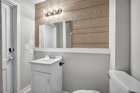 Tiny photo for 1084 Shannon Avenue, Barberton, OH 44203 (MLS # 5187473)