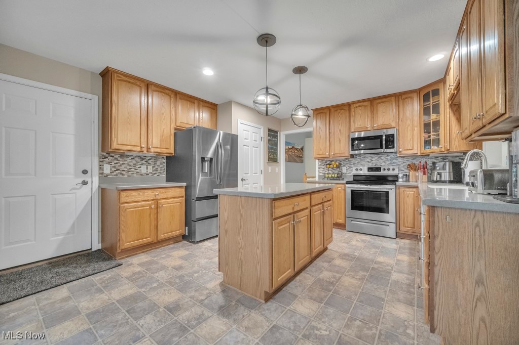 925 N Ridge Road, Lorain, Ohio image 17