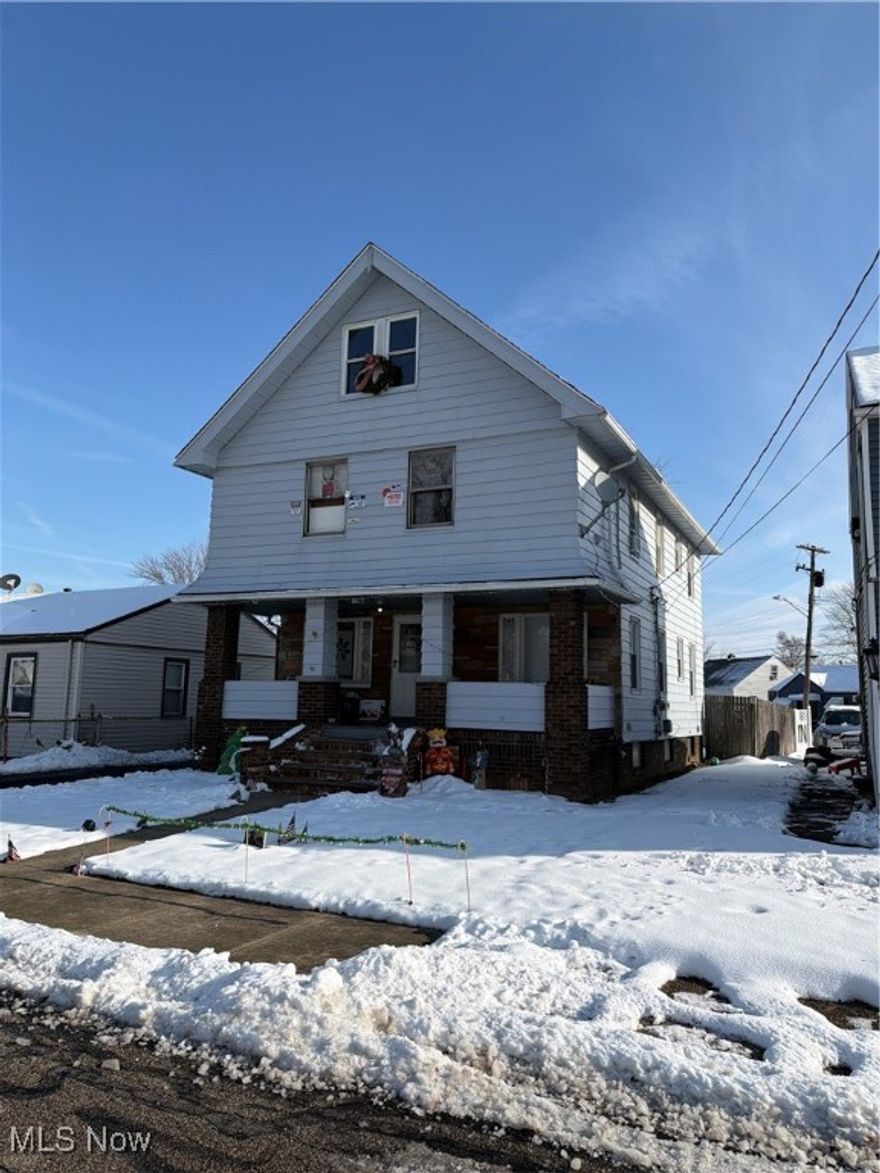Great duplex in nice area! Large rooms and nice cash flow!  Text or call today for your appointment! Pics are prior to tenant move-in