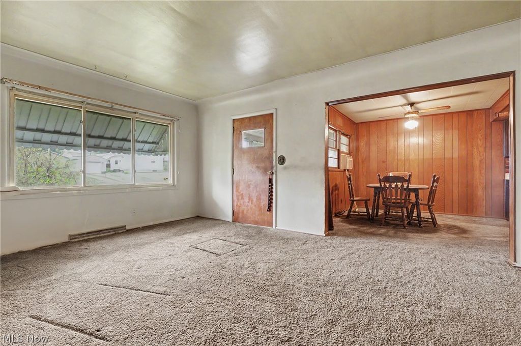 Photo of 520 Sunset Drive, Hubbard, OH 44425 (MLS # 5206408)