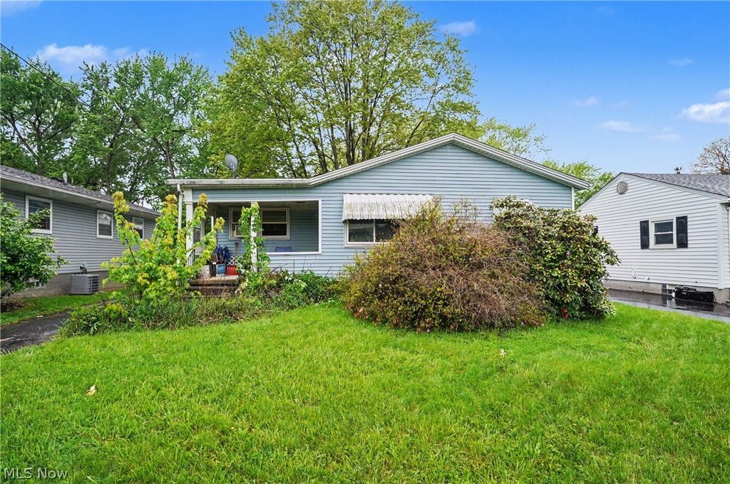 Photo of 520 Sunset Drive, Hubbard, OH 44425 (MLS # 5206408)
