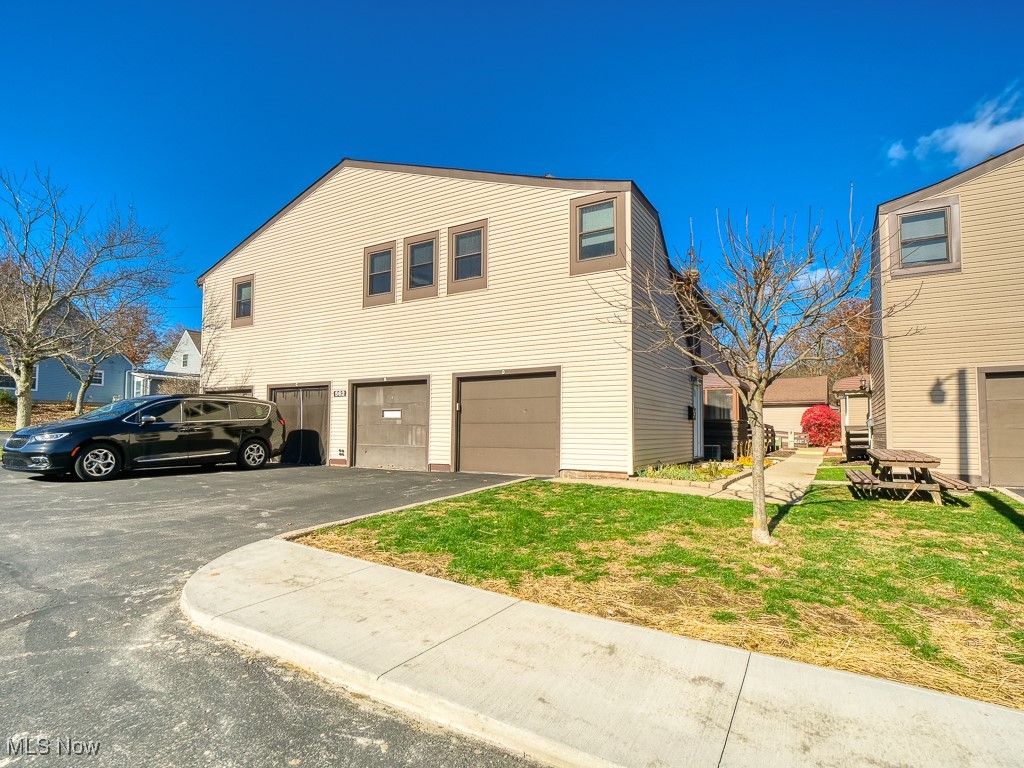 Heatherwood Condos - Residential