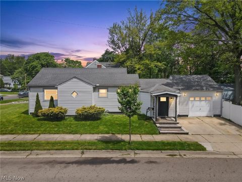 Photo of 1043 Slosson Street, Akron, OH 44320 (MLS # 5207240)