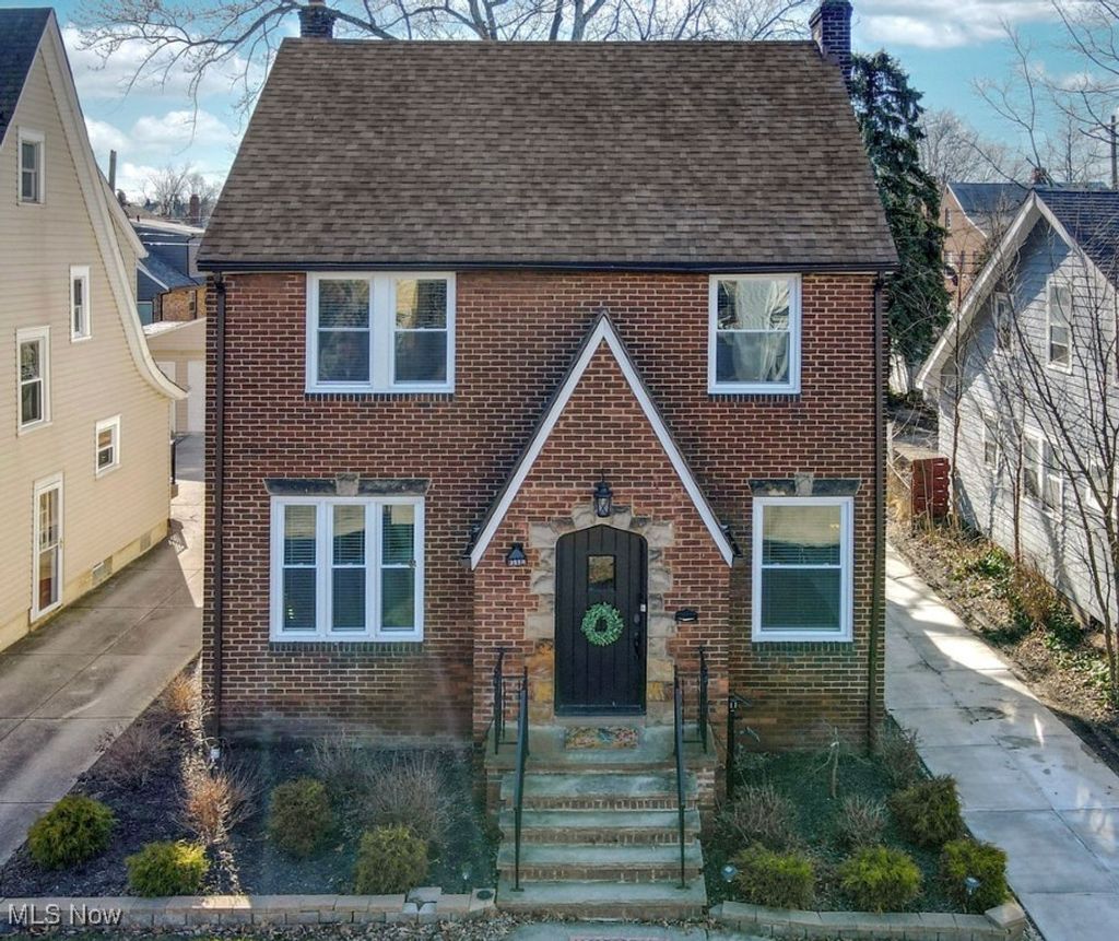 Photo of 3558 Raymont Boulevard, University Heights, OH 44118 (MLS # 5179101)