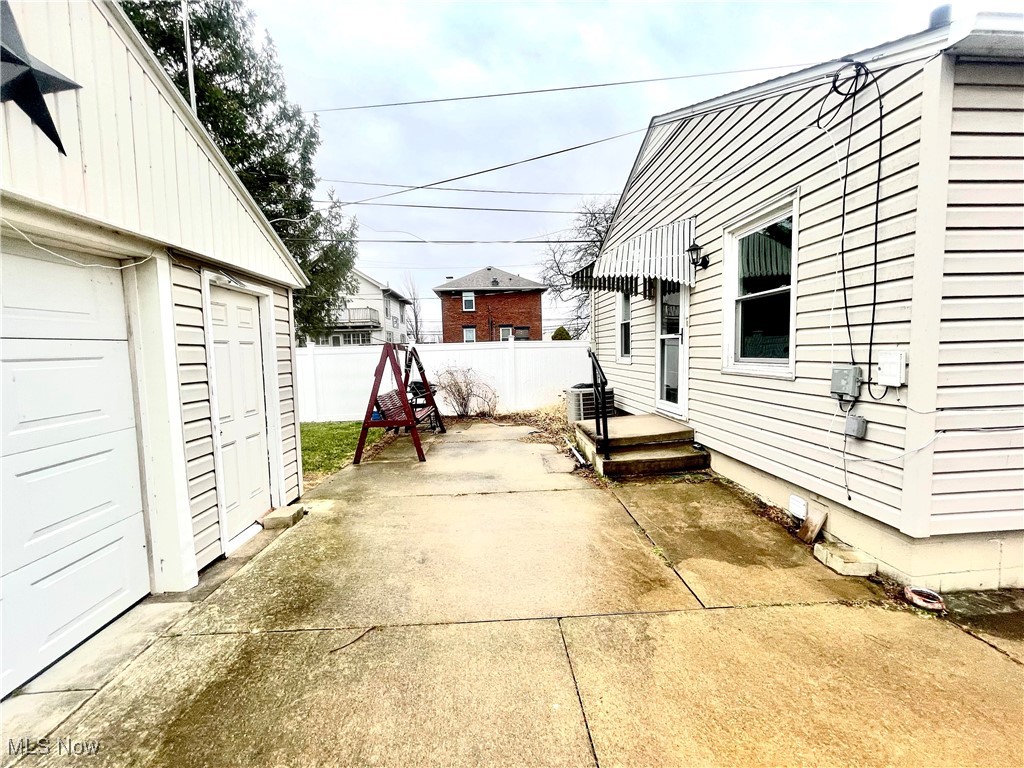 620 Gartland Avenue, Sandusky, Ohio image 3