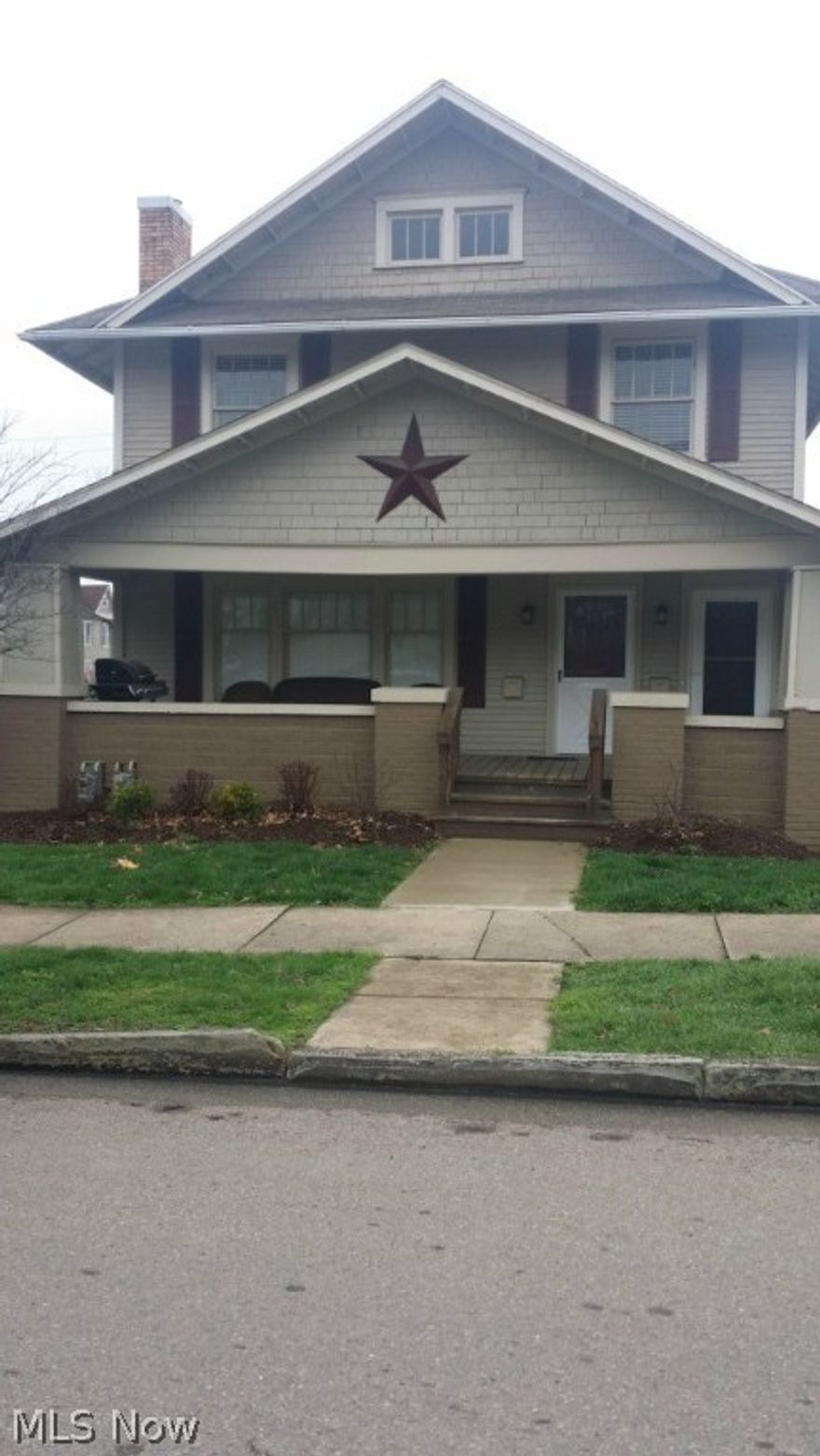 Spacious 2 bedroom/ 1 bath upstairs apartment, completely remodeled and furnished with all necessary amenities. Owner pays all utilities including trash pick up and Cable/Internet.