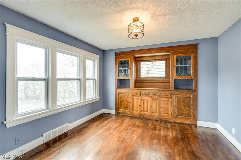 Mars E Wagar - Residential