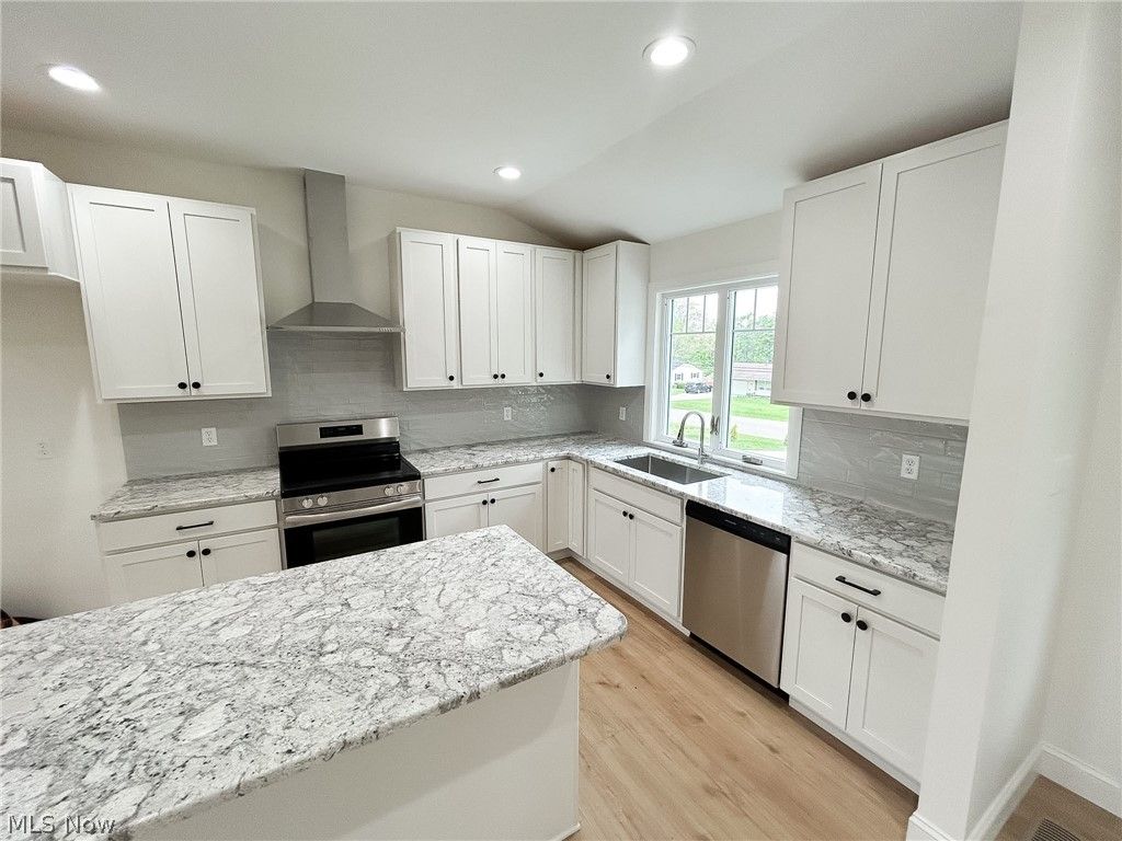 Photo of 3654 Rolling Ridge Road NE, Canton, OH 44721 (MLS # 5212312)