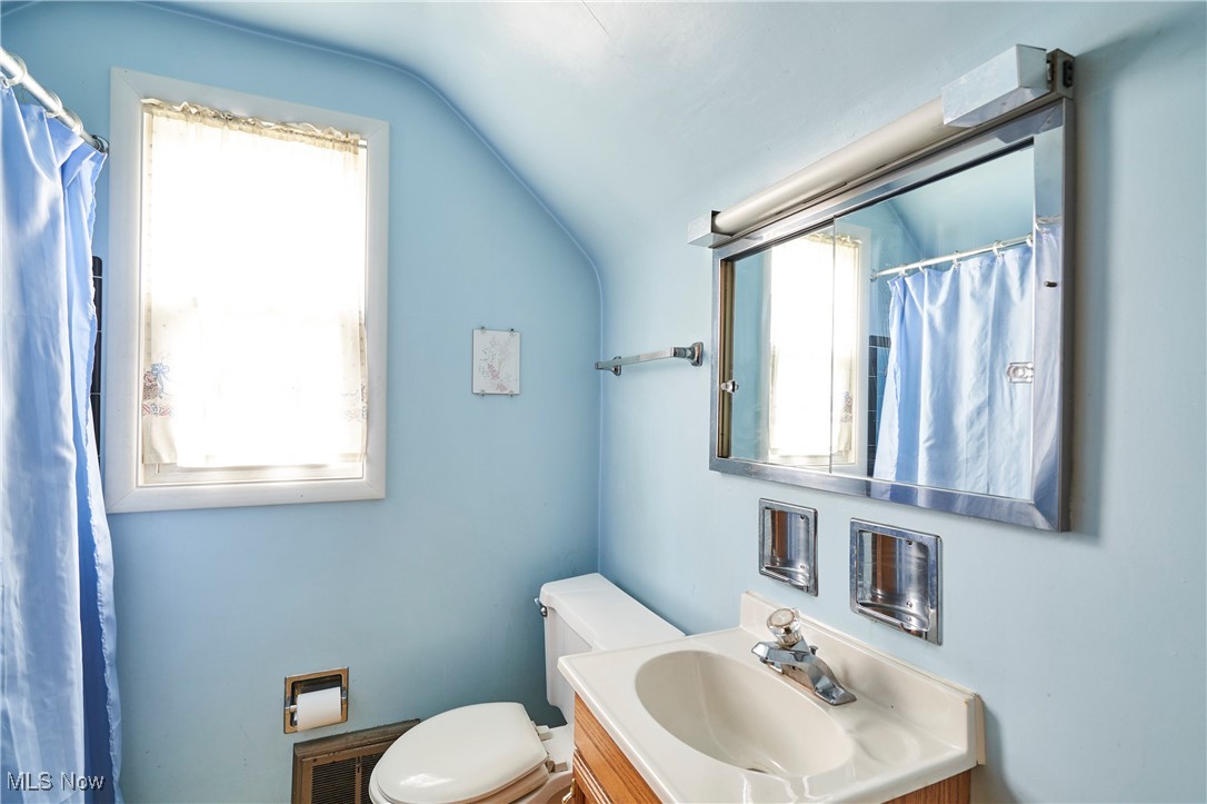 Cuyahoga Falls, Ohio 44221, United States, 4 Bedrooms Bedrooms, ,2 BathroomsBathrooms,Residential,Contingent,180377