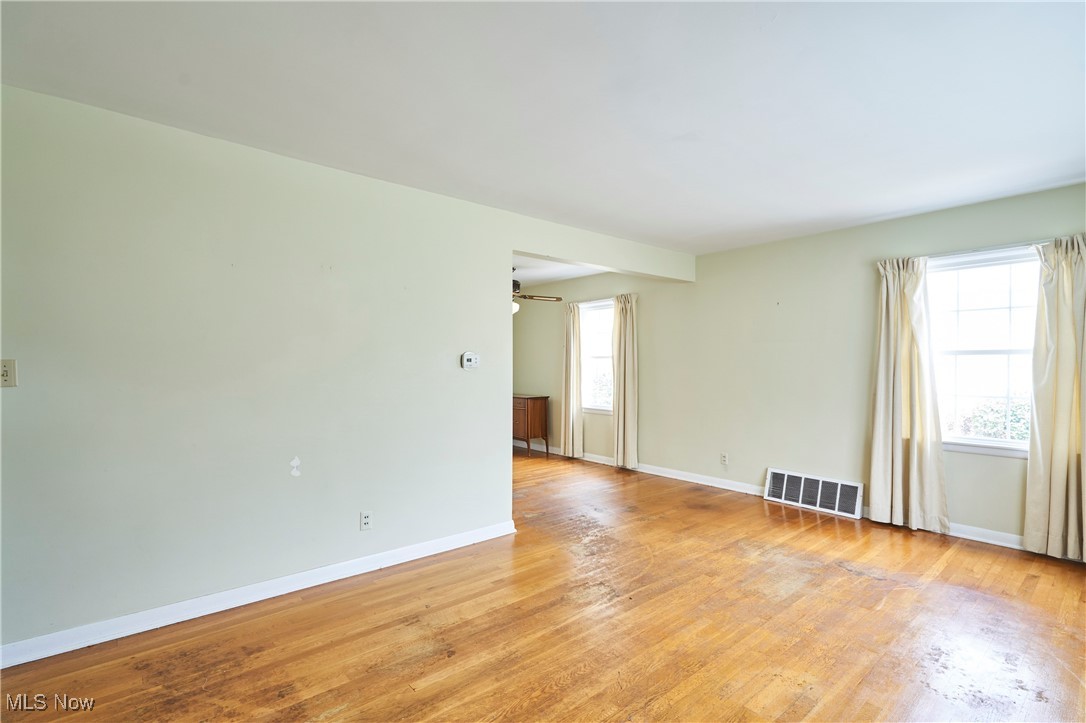 Cuyahoga Falls, Ohio 44221, United States, 4 Bedrooms Bedrooms, ,2 BathroomsBathrooms,Residential,Contingent,180377