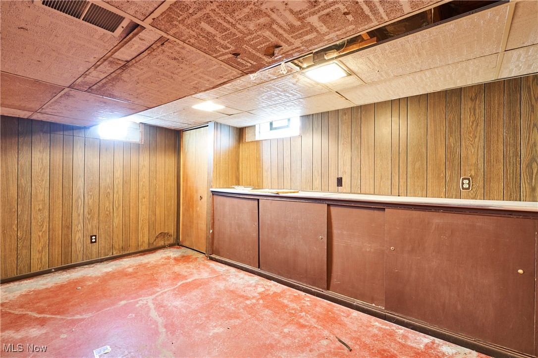 Cuyahoga Falls, Ohio 44221, United States, 4 Bedrooms Bedrooms, ,2 BathroomsBathrooms,Residential,Contingent,180377