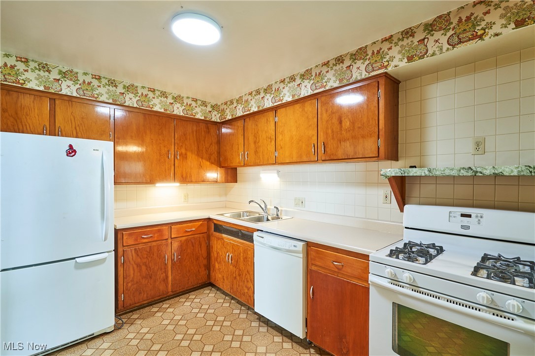 Cuyahoga Falls, Ohio 44221, United States, 4 Bedrooms Bedrooms, ,2 BathroomsBathrooms,Residential,Contingent,180377