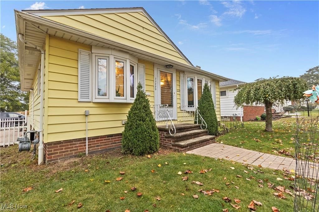 Photo of 11770 Barrington Boulevard, Parma Heights, OH 44130 (MLS # 5184892)