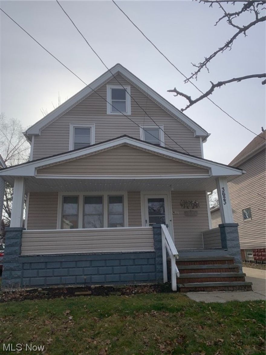 Welcome to this updated colonial home in Old Brooklyn, Cleveland. With vinyl siding, refinished hardwood floors, fresh paint, and upgraded kitchen cabinets and vinyl floor, this charming property seamlessly blends historic charm with modern comforts. Enjoy the convenience of a prime location in a historic neighborhood known for its tree-lined streets and strong sense of community. Don't miss this opportunity to own a piece of Old Brooklyn's charm and character. Contact us today for a private showing.
***This home comes with a 1 year warrant from Americas Preferred home warranty***