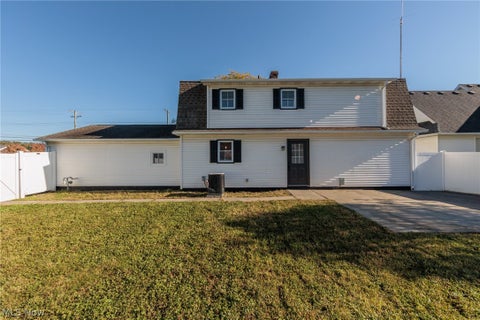 Tiny photo for 5009 Spaulding Court, Lorain, OH 44053 (MLS # 5256390)